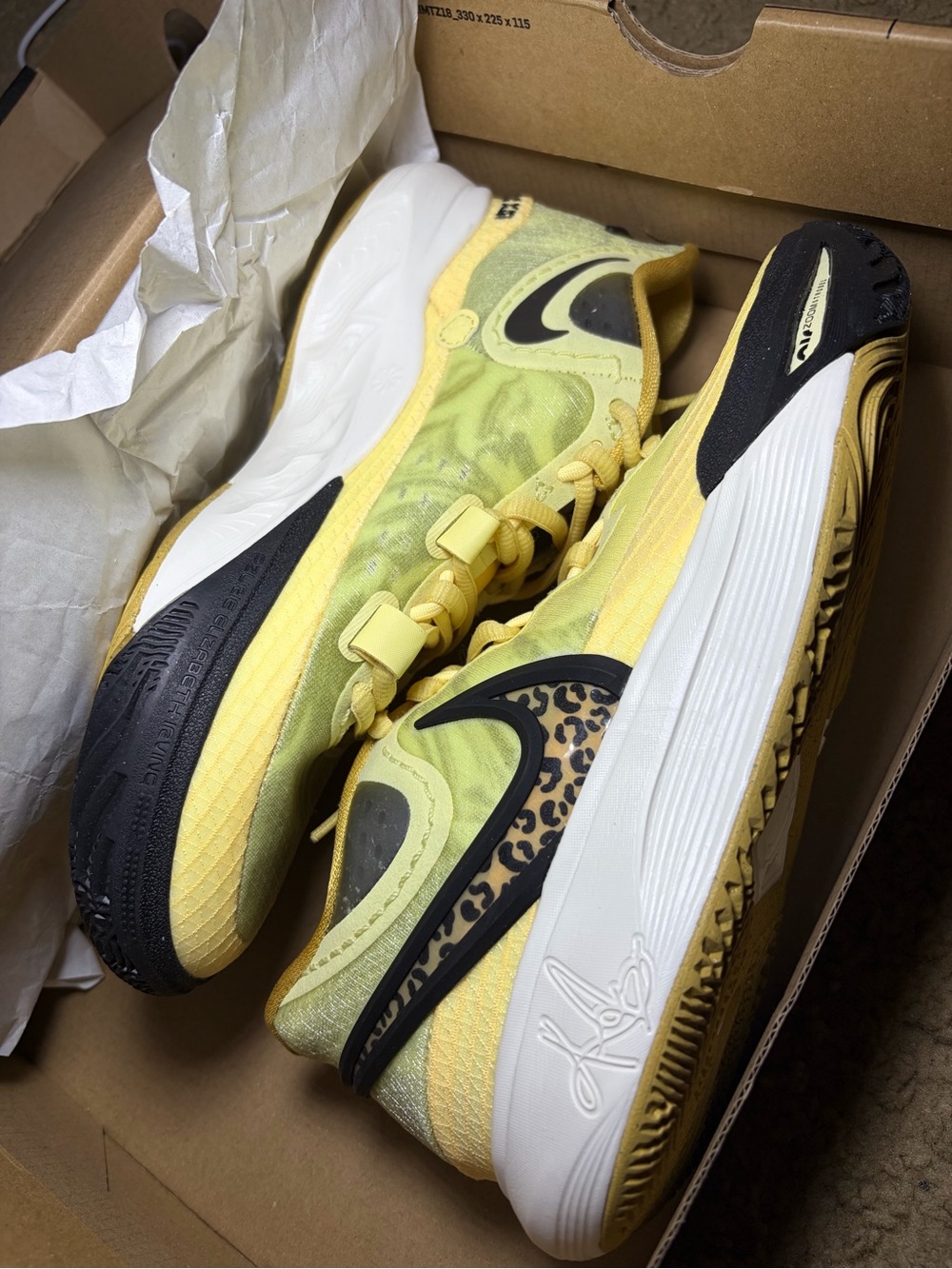 Nike Kyrie 8 - Citron Tint/Black/Wheat Gold